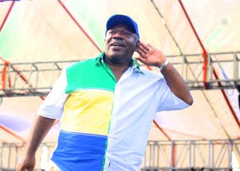 Ali Bongo Ondimba lors de son dernier meeting de campagne au stade Nzang-Ayong de Libreville (Gabon), le 26 août 2016. (STEVE JORDAN / AFP)