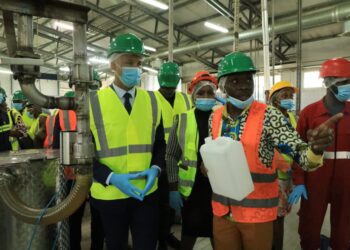 François Mbongo Rafemo en visite à la raffinerie Olam-Palm de Lambaréné : une production en plein essor et un engagement sociétal fort Le Confidentiel